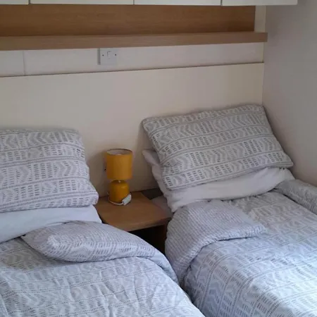 Arual Caravan Manor House Park. Allonby, Cumbria アパート