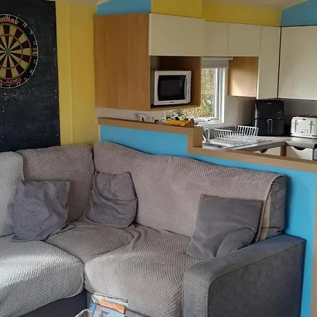 Arual Caravan Manor House Park. Allonby, Cumbria アパート