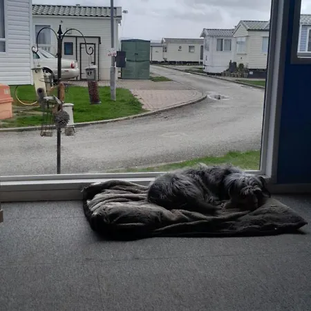 Arual Caravan Manor House Park. Allonby, Cumbria アパート *